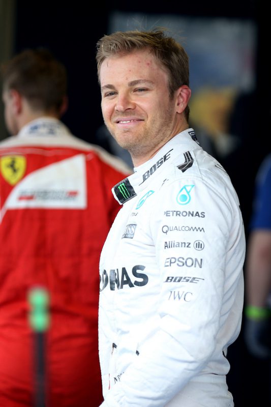 Nico Rosberg proplul v pohodě sobotní kvalifikací. Všichni vážní soupeři mu totiž sami odpadli