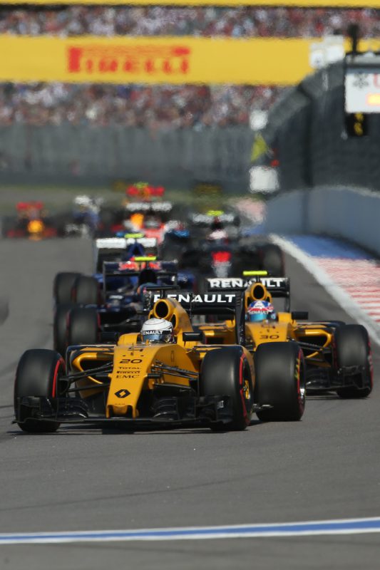 Renault dokázal v Rusku dovézt na bodech alespoň jeden vůz