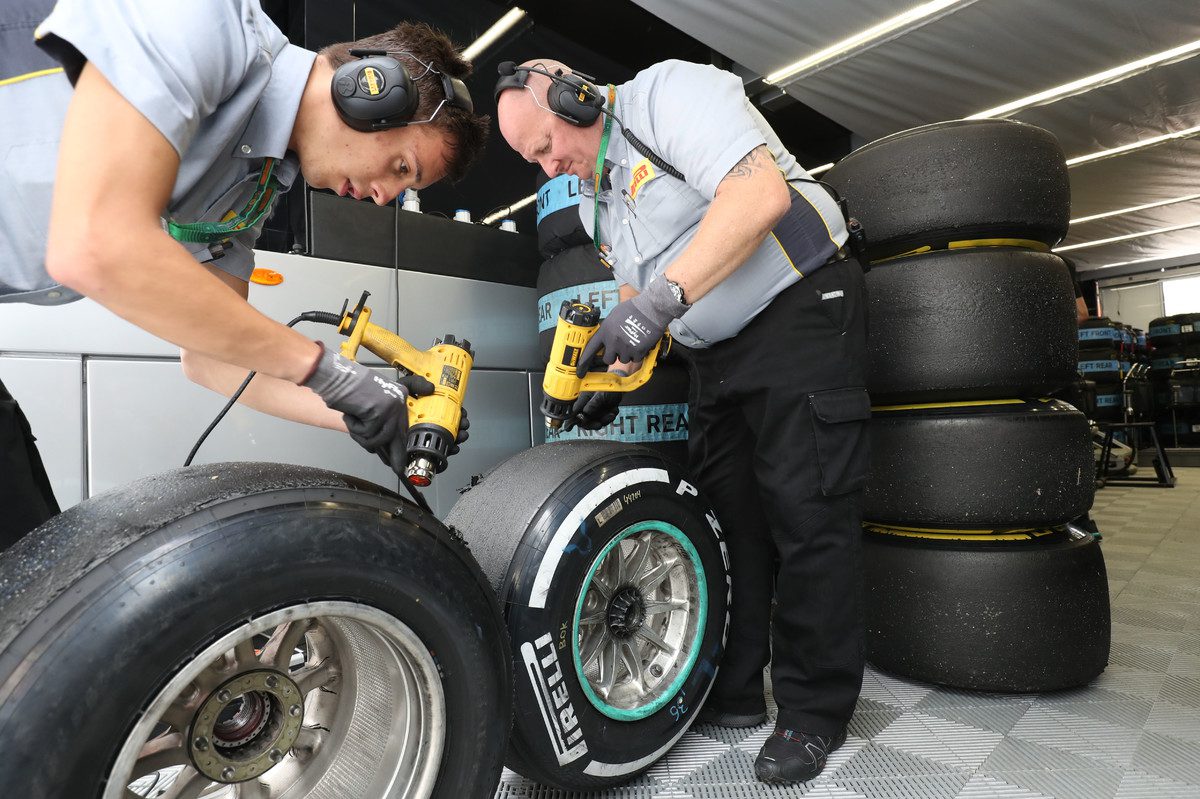 Týmy už nebudou mít jak obcházet nařízení o předepsaných tlacích v pneumatikách