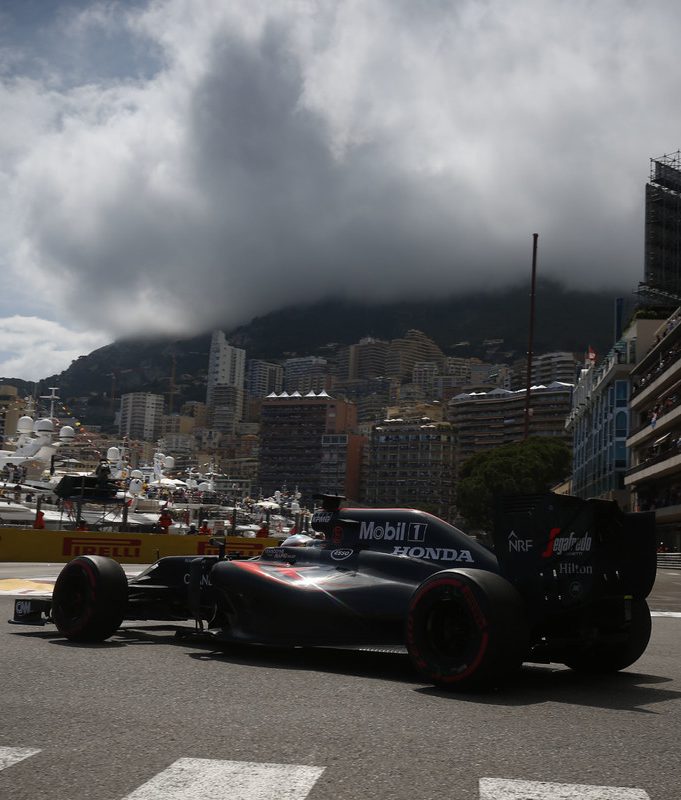 Mračna se stahují nad McLarenem...