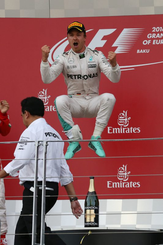 Nico Rosberg sice oproti Lewisi Hamiltonovi problém s vozem vyřešil ihned, avšak jen díky shodě okolností