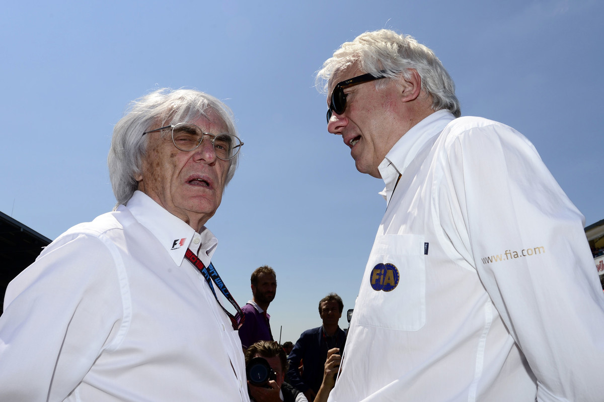 Bernie Ecclestone má na žádost týmů přemluvit Charlieho Whitinga, aby limity trati neřešil...