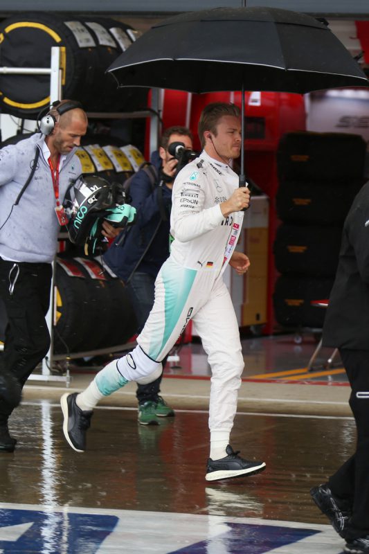 Na Rosbergovu hlasu se poslední dobou snáší čím dál více starostí...