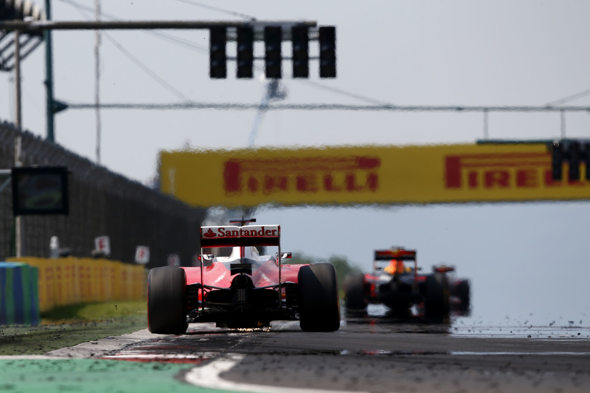 Ferrari a před ním Red Bull – typický obrázek letošní Velké ceny Maďarska