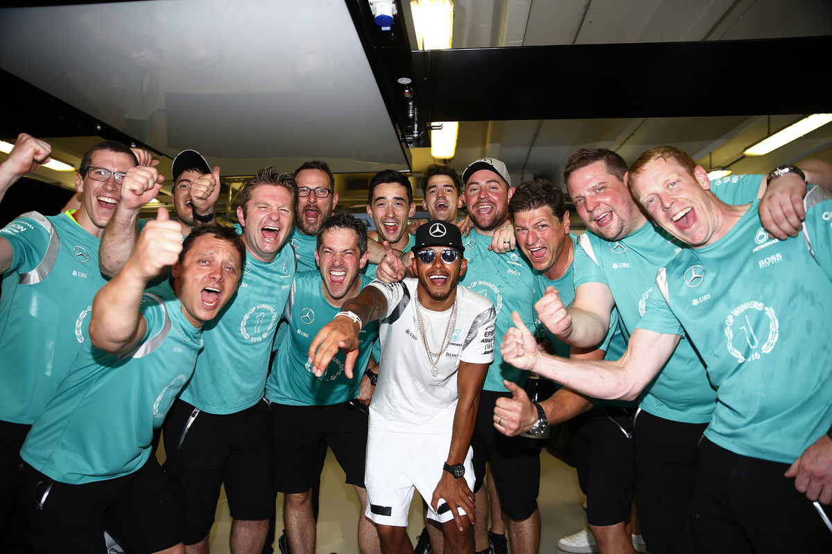 Hamilton má důvod slavit – je opět v čele šampionátu