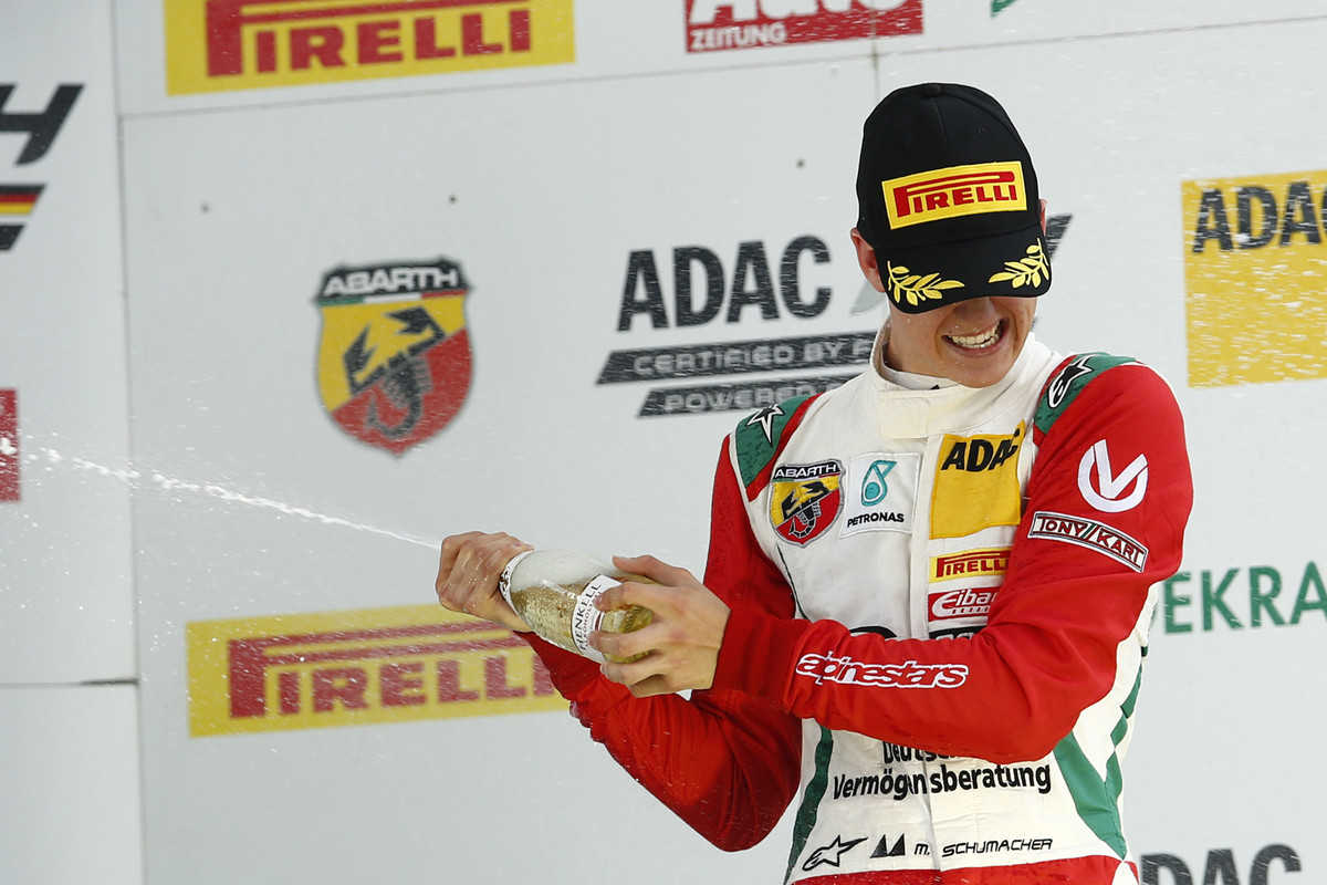 V F4 se mladý Schumacher pravidelně umisťuje na stupních vítězů
