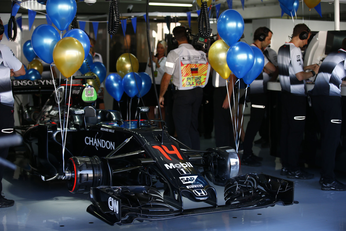 Fernando Alonso nedávno oslavil pětatřicáté narozeniny. Šance na zisk třetího titulu mistra světa se vzdaluje