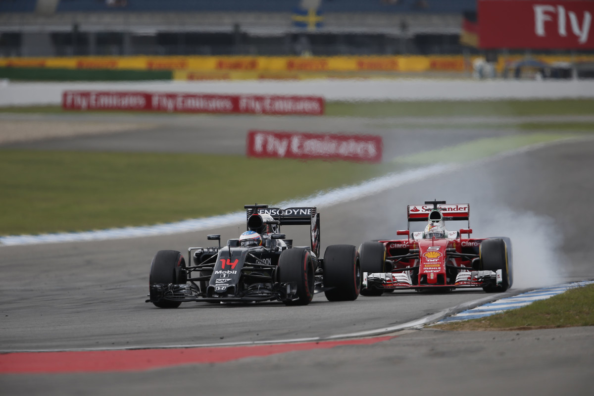 McLaren a Ferrari v těsném souboji. Budeme tento jev vídat častěji?