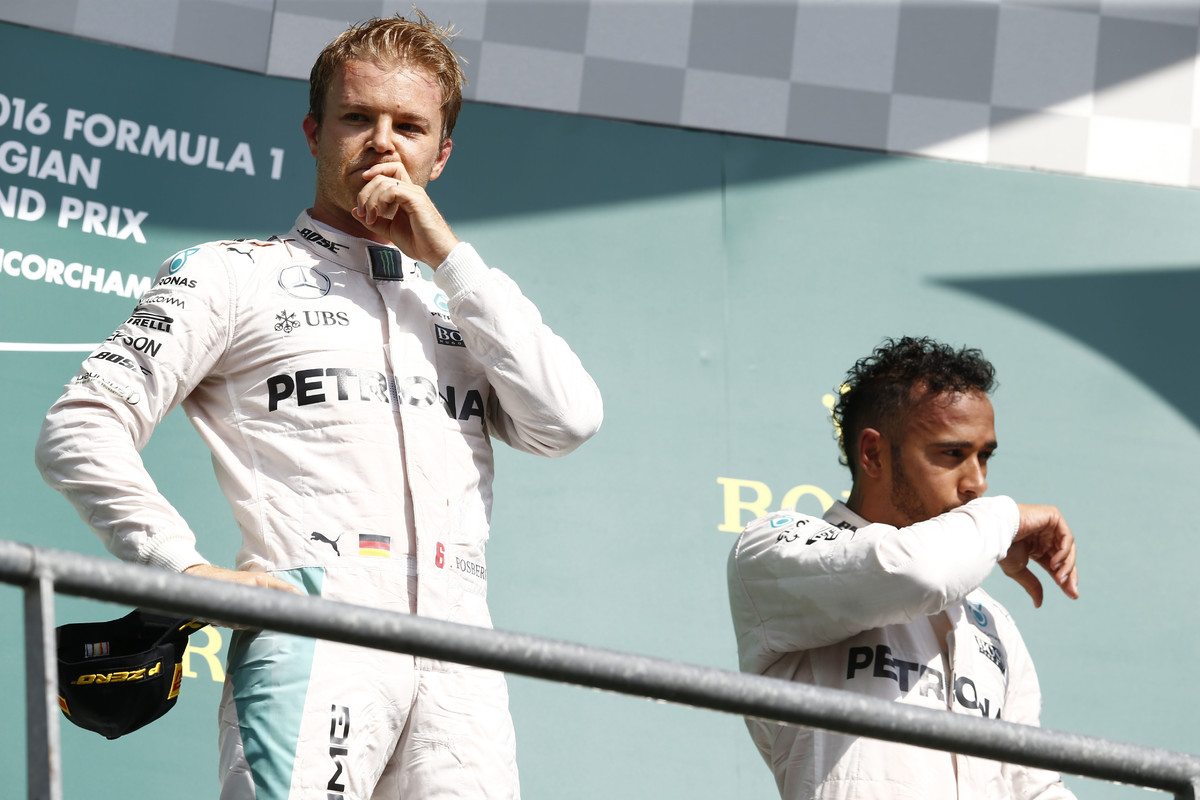 Nico Rosberg sice bude ještě muset zabrat, aby se před Hamiltona dostal, ale bodový rozdíl mezi piloty Mercedesu se výrazně zmenšil.