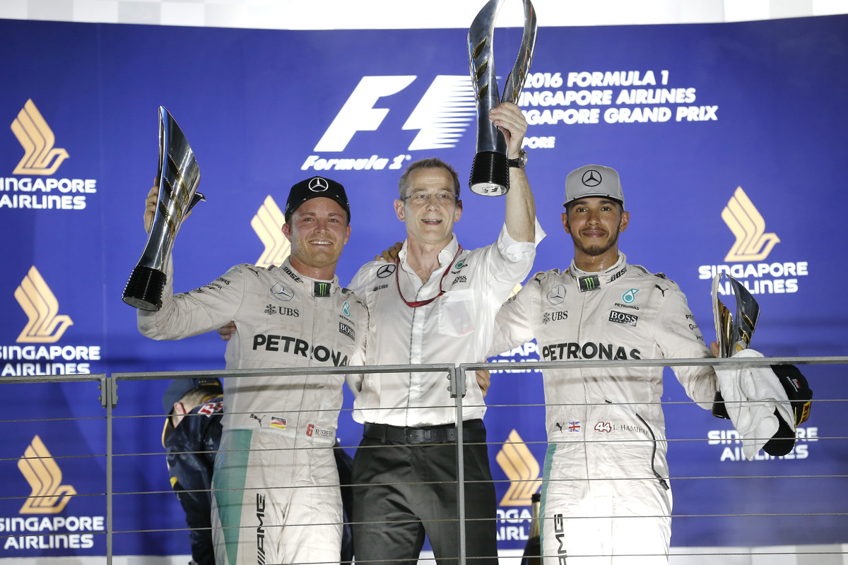 Zajistí si Mercedes vítězství v Poháru konstruktérů už v Malajsii?