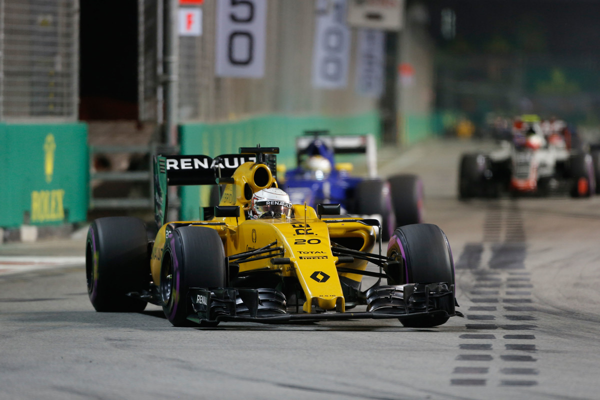 Renault letos bojuje na konci startovního roštu. V průběžném pořadí mu patří deváté místo