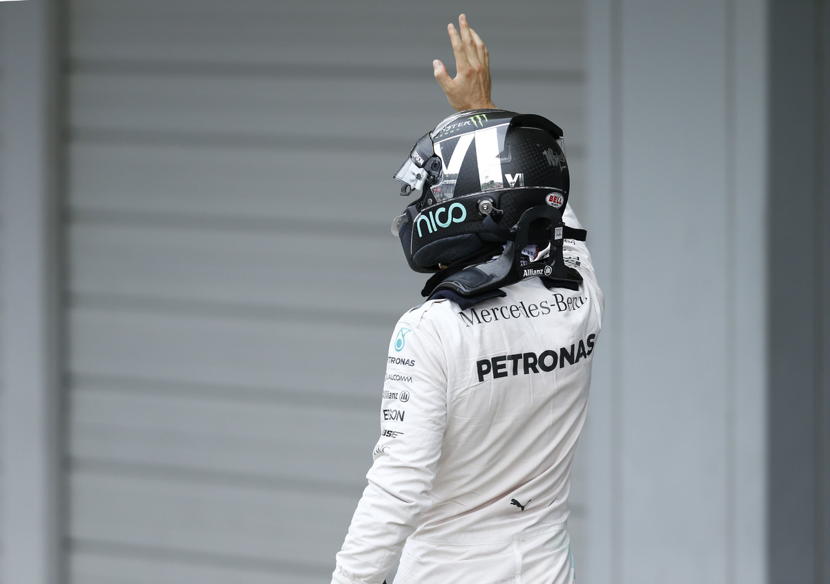 Nico Rosberg stál v suzuce na pole position již v letech 2014 a 2015. Ani jednou zde však nevyhrál, podaří se mu zlomit nechtěnou šňůru: