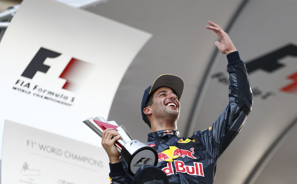 Daniel Ricciardo na stupni nejvyšším. Obrázek, který bychom při absenci Mercedesu vídali nejčastěji