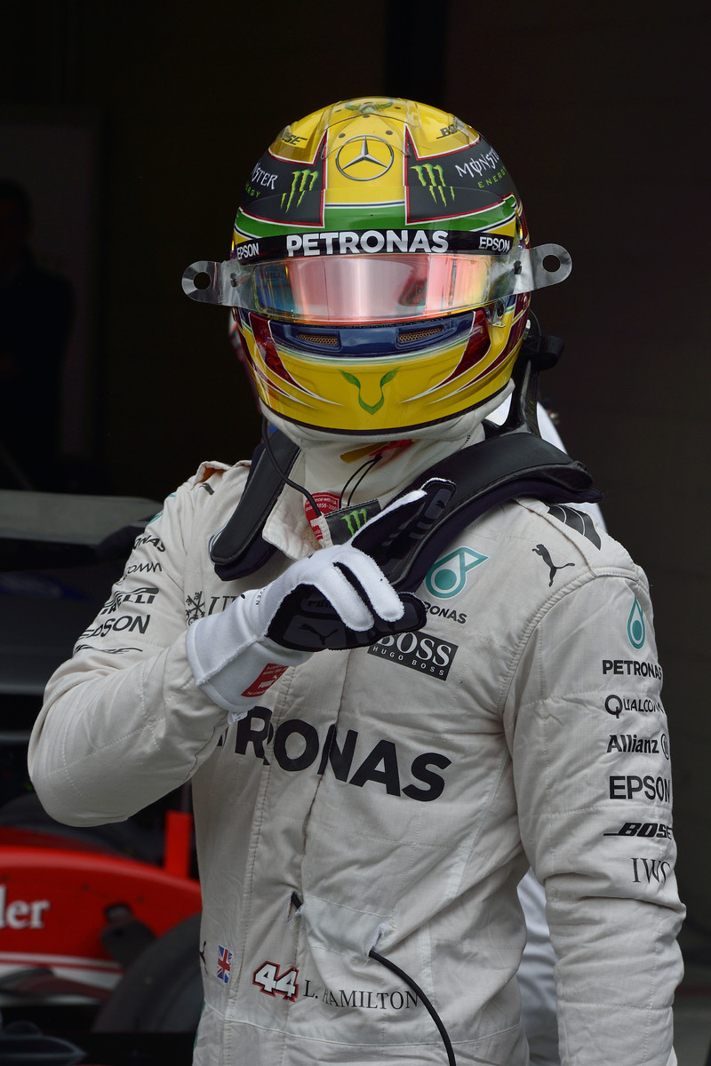 Lewis Hamilton není spokojen s tím, jak situace z Abú Dhabi vyzněla do ztracena