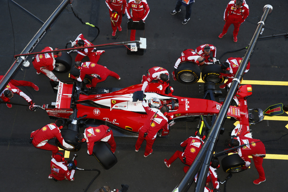 Pitstop a ukázka vybroušené dokonalosti v podání celého týmu Ferrari. Je toto tedy tím hlavním, čím by se formule 1 měla pyšnit?