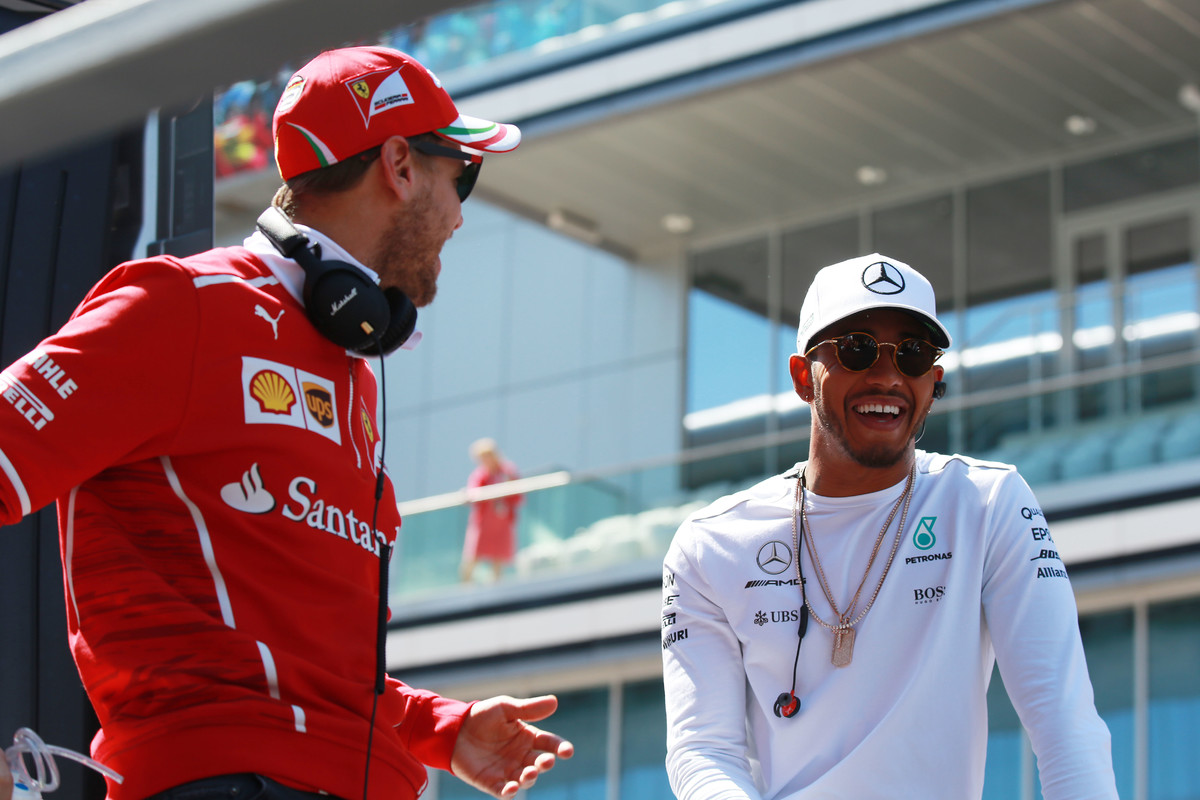 Je idylka mezi Vettelem a Hamiltonem u konce?