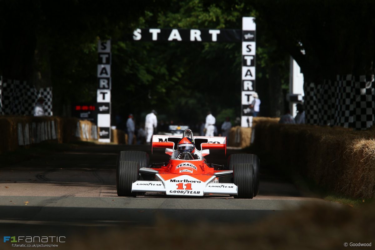 K vidění byly i starší kousky, například Emerson Fittipaldi s McLarenem M26....